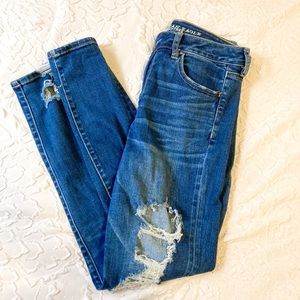 AMERICAN EAGLE ripped skinny jeans